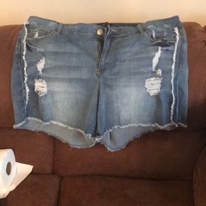 Fashion to Figure destructed short